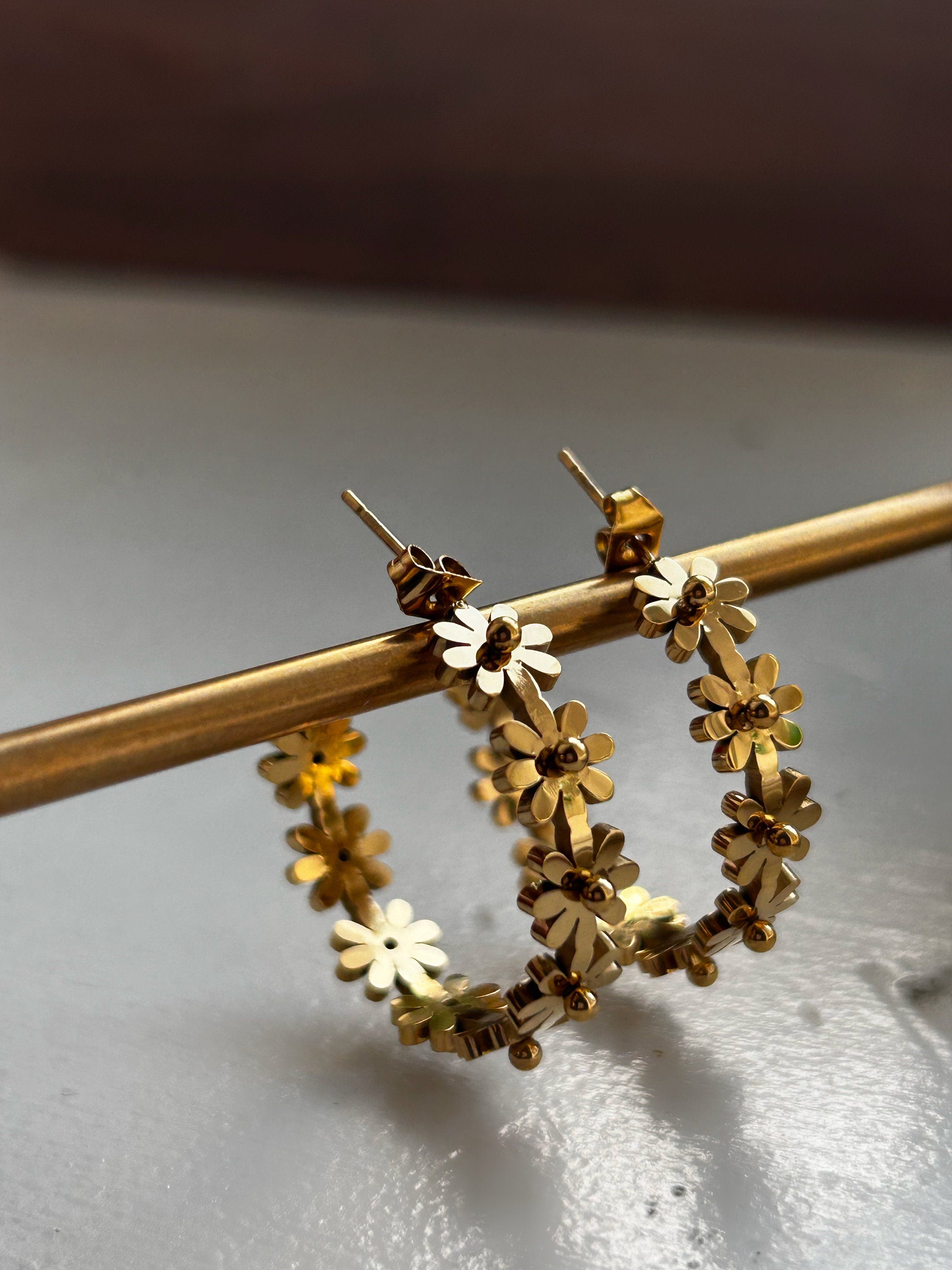 Sunlit Daisy Earrings