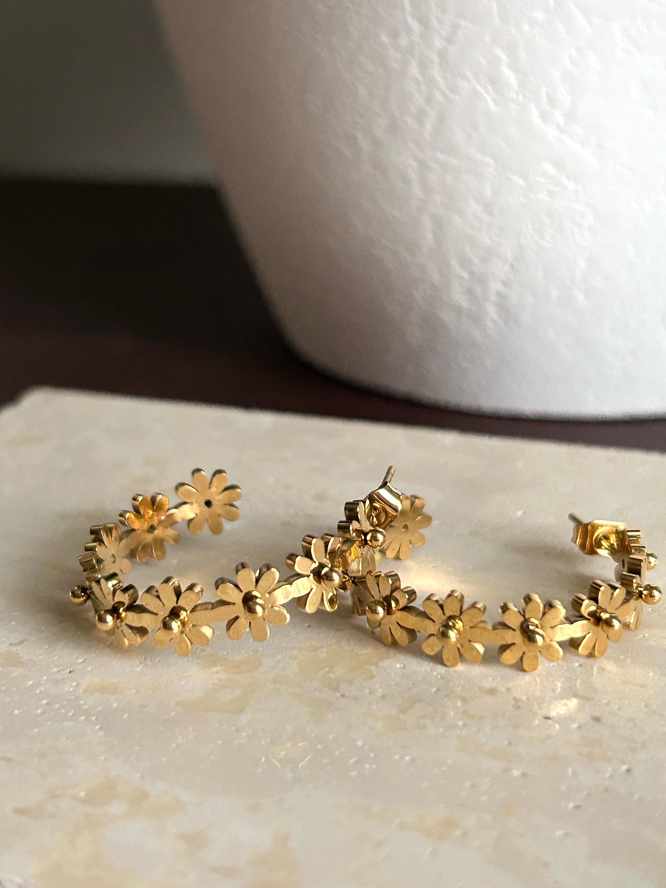 Sunlit Daisy Earrings