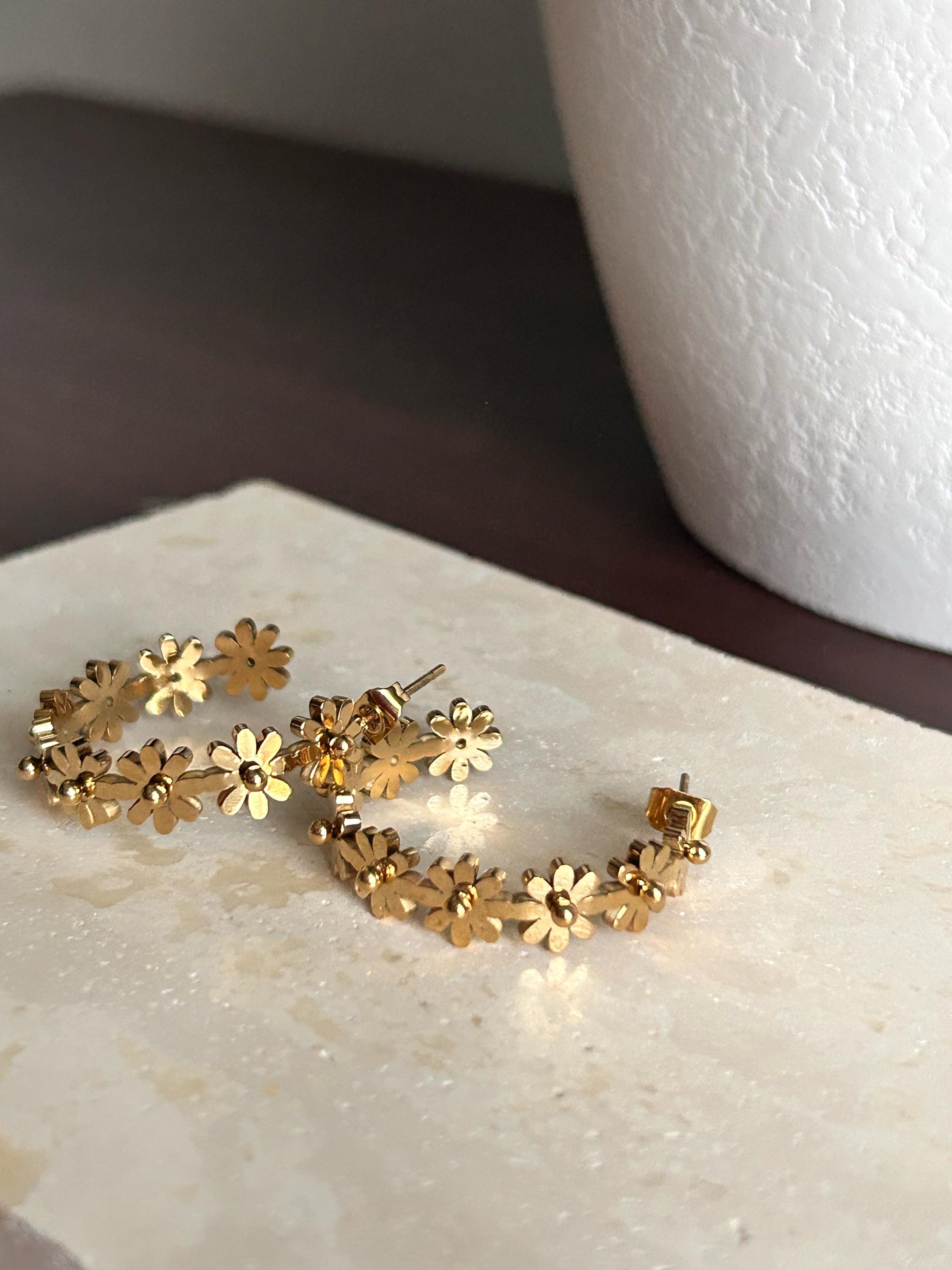 Sunlit Daisy Earrings