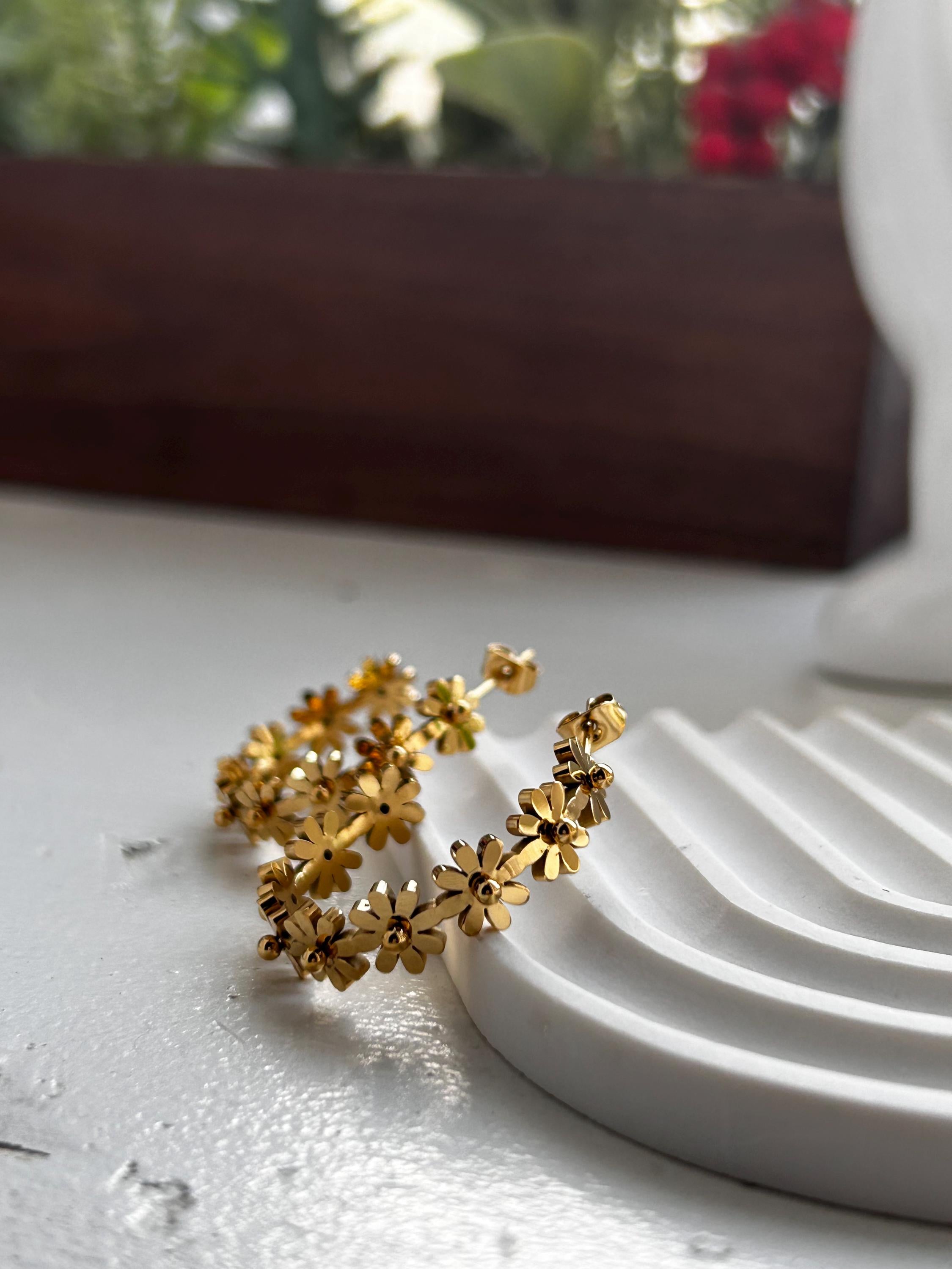 Sunlit Daisy Earrings