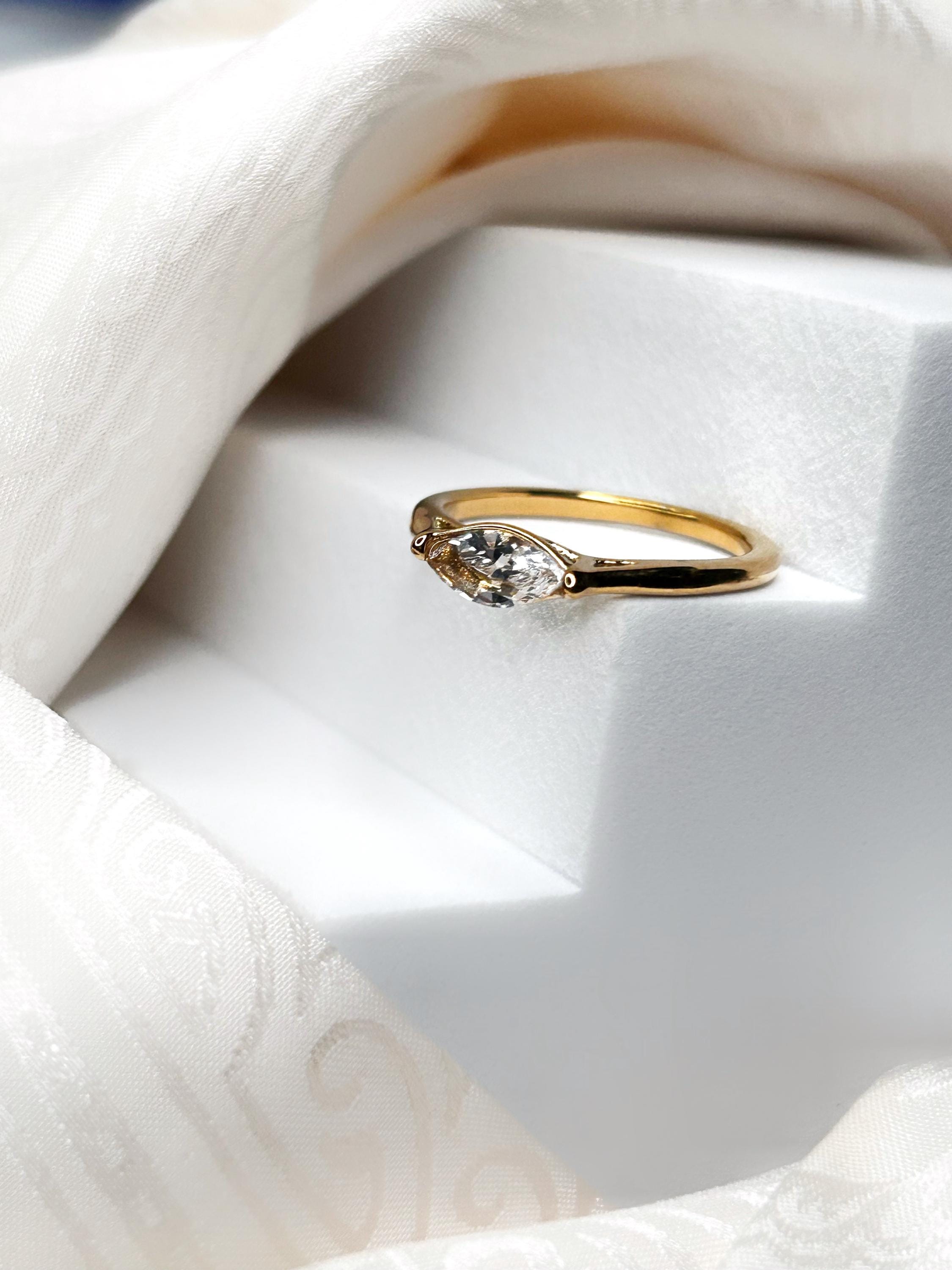Marquise Ave Ring