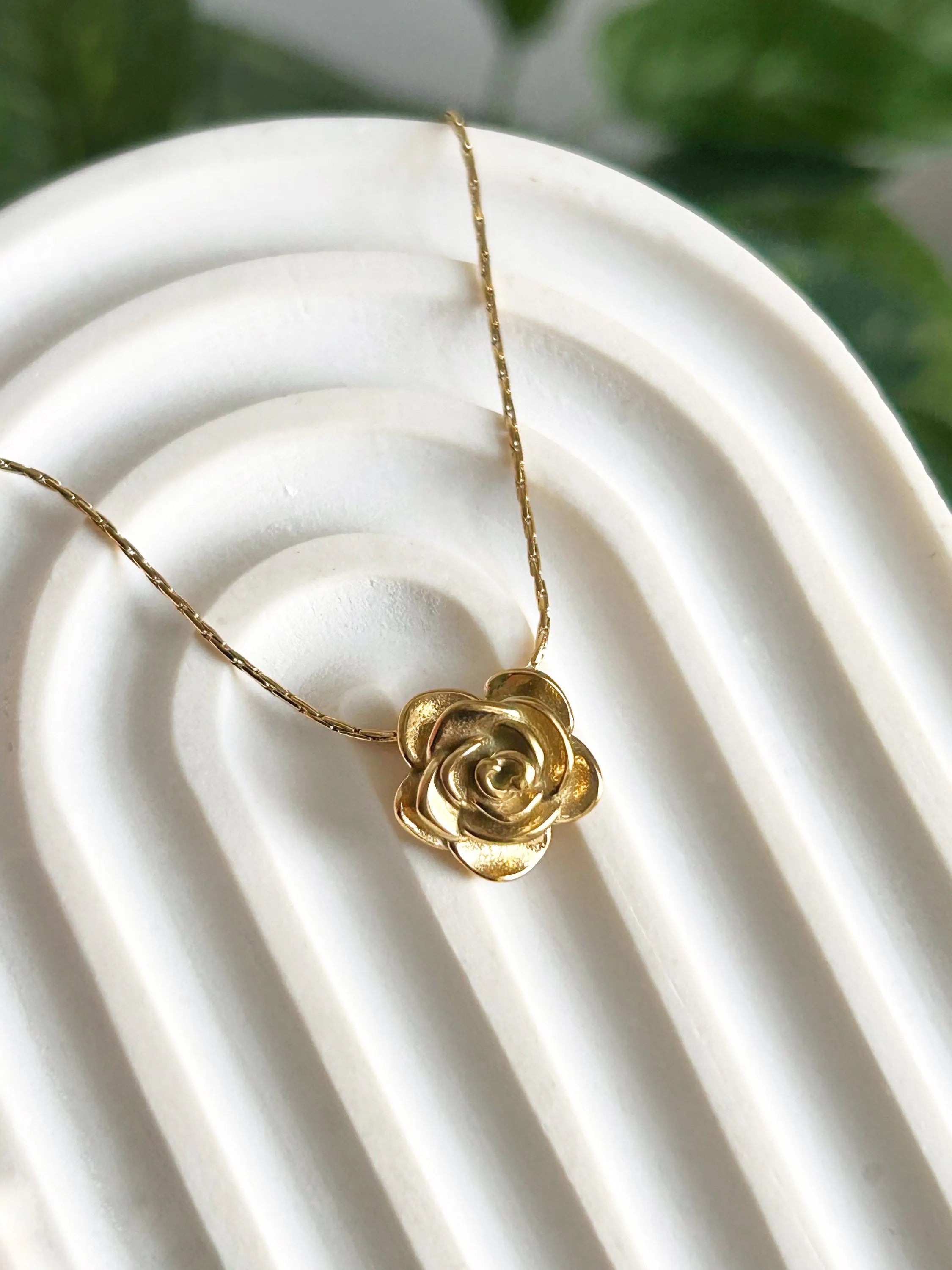 Golden rose necklace